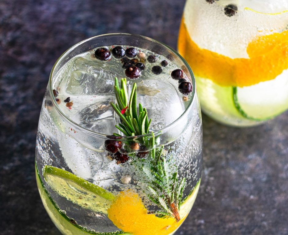 Okurkový sendvič a růžová zahrada: znáte příběh značky Hendrick’s?